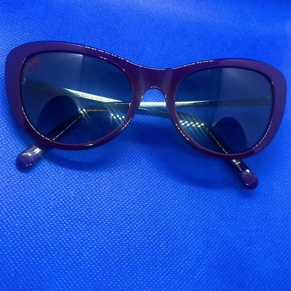 Coach HC 8247 Sunglasses color Oxblood! Coach Sunglasses HC 8247 55095R Solid Oxblood, Size 53-19  main image 2